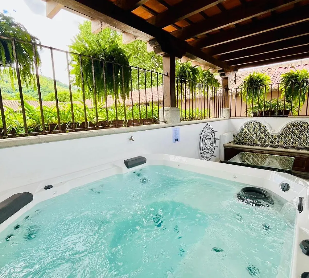 Cozy 2 Bedroom Suite With Jacuzzi In Antigua Guatemala - Prime Location - Ela Suite
