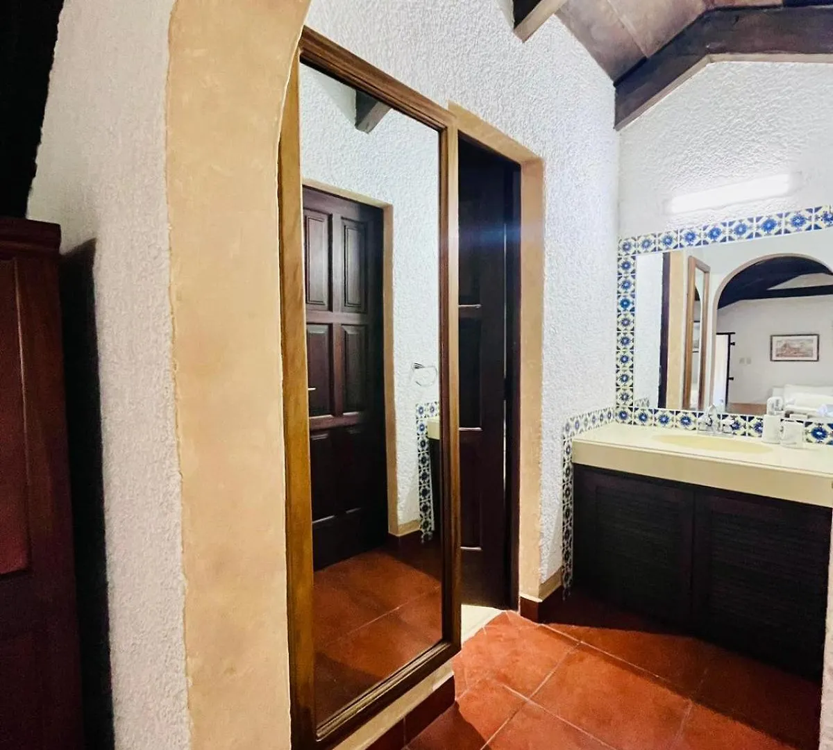 Cozy 2 Bedroom Suite With Jacuzzi In Antigua Guatemala - Prime Location - Ela Suite Apartment