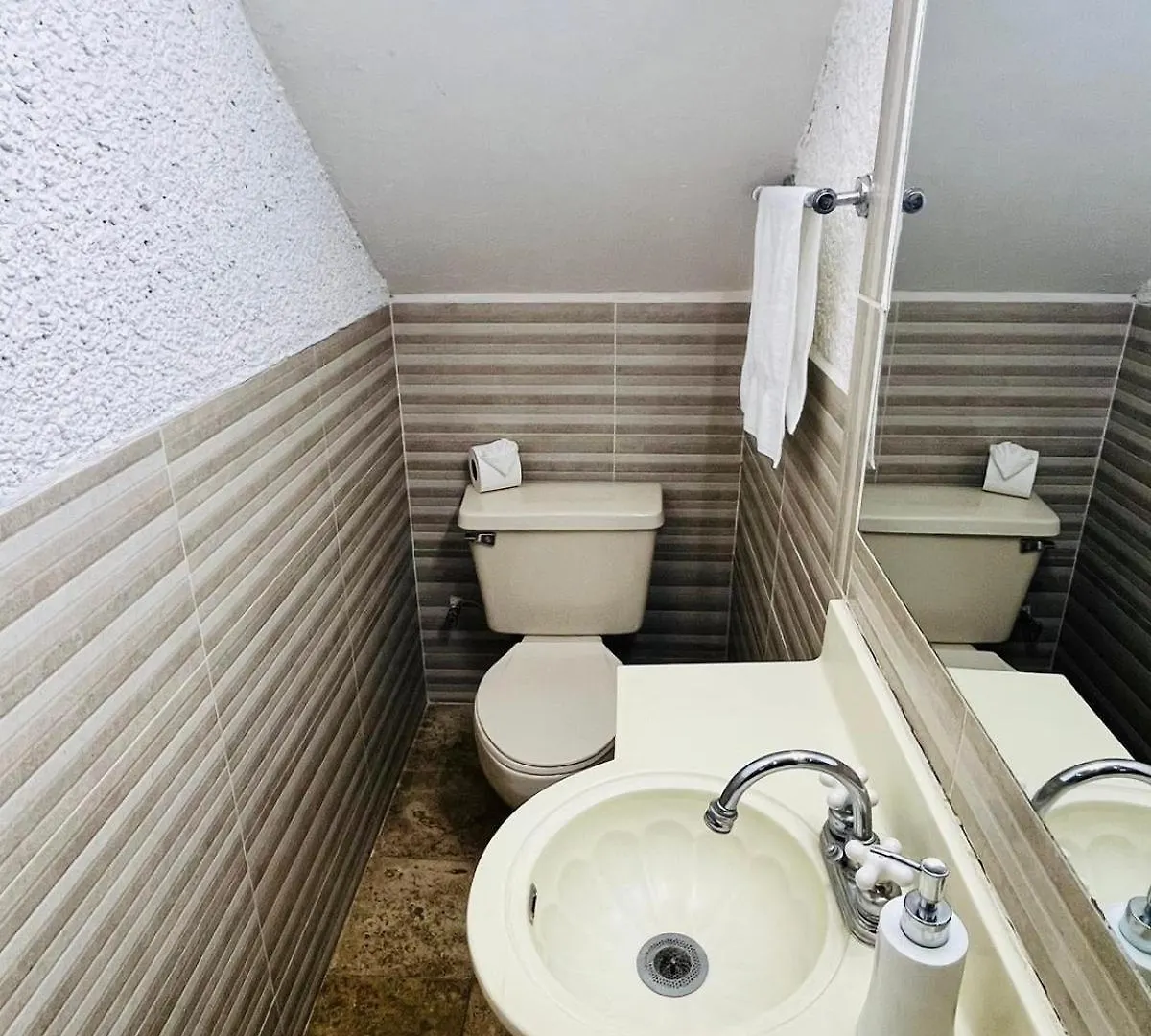 Apartment Cozy 2 Bedroom Suite With Jacuzzi In Antigua Guatemala - Prime Location - Ela Suite Guatemala