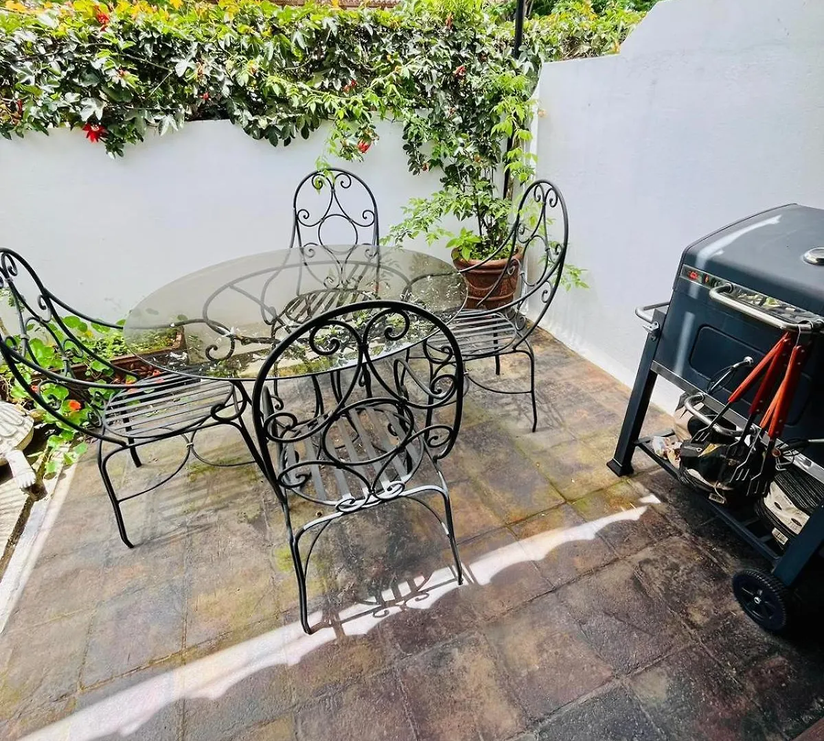 Cozy 2 Bedroom Suite With Jacuzzi In Antigua Guatemala - Prime Location - Ela Suite Apartment